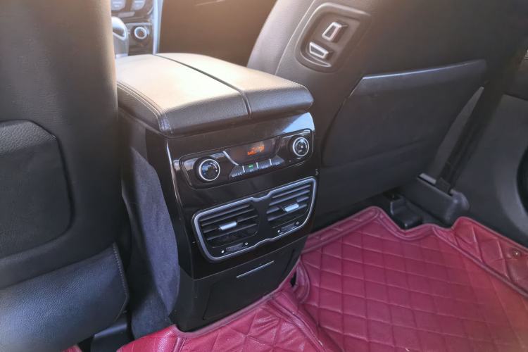 Used Geely Auto Emgrand GT 2015 1.8T Flagship Model Interior 2