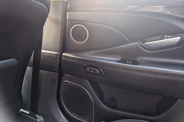 Used Geely Auto Emgrand GT 2015 1.8T Flagship Model Interior 3