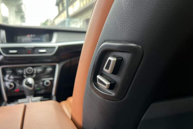 Used Geely Auto Emgrand GT 2015 1.8T Premium Model Interior 4