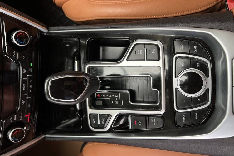 Used Geely Auto Emgrand GT 2015 1.8T Premium Model Interior 5