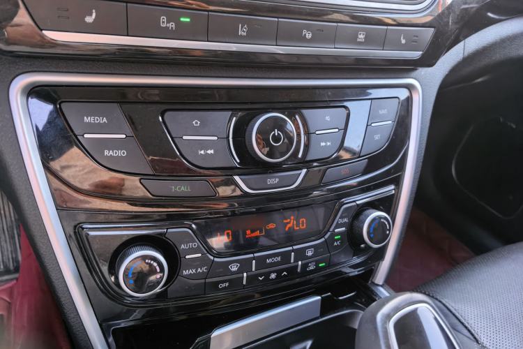Used Geely Auto Emgrand GT 2015 1.8T Flagship Model Interior 7