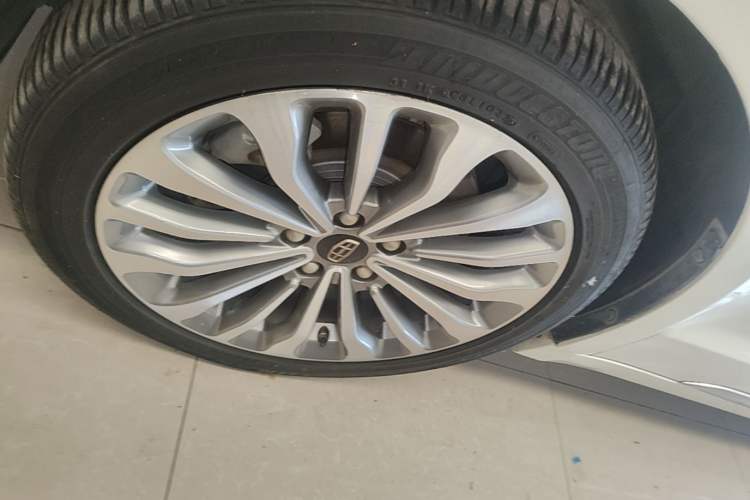 Used Geely Auto Emgrand GT 2015 1.8T Flagship Model Left Front Wheel Hub