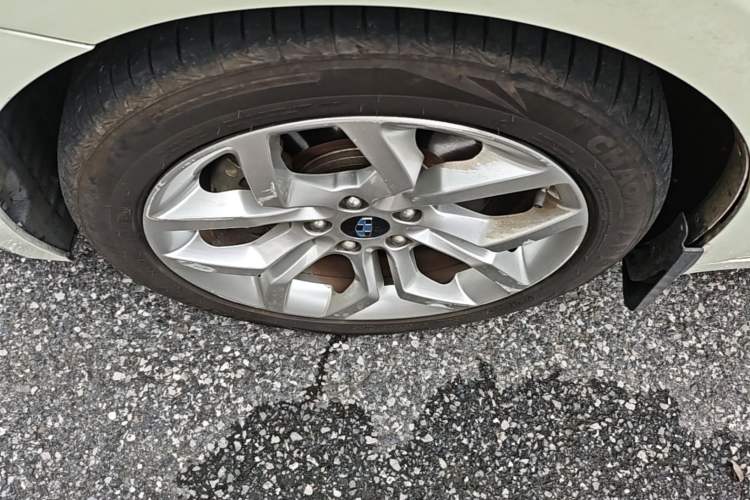 Used Geely Auto Emgrand GT 2015 1.8T Flagship Model Left Front Wheel Hub