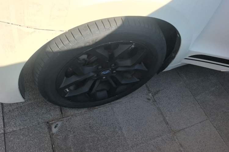 Used Geely Auto Emgrand GT 2015 1.8T Flagship Model Left Front Wheel Hub