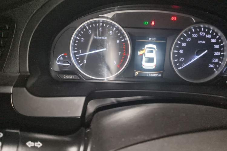 Used Geely Auto Emgrand GT 2015 1.8T Premium Model Odometer Close Up