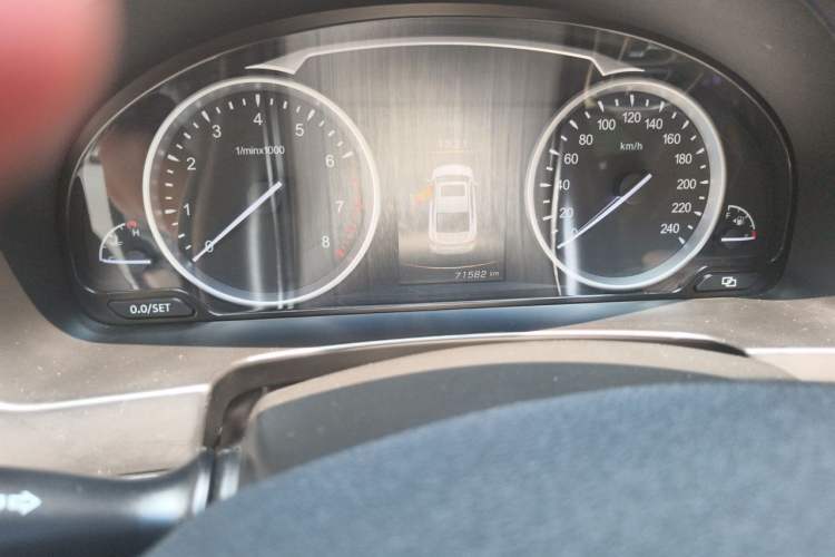 Used Geely Auto Emgrand GT 2015 1.8T Flagship Model Odometer Close Up