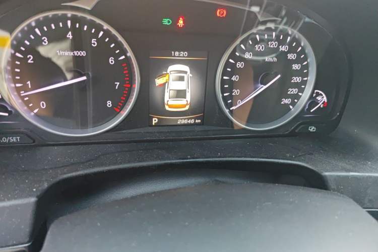 Used Geely Auto Emgrand GT 2015 1.8T Flagship Model Odometer Close Up