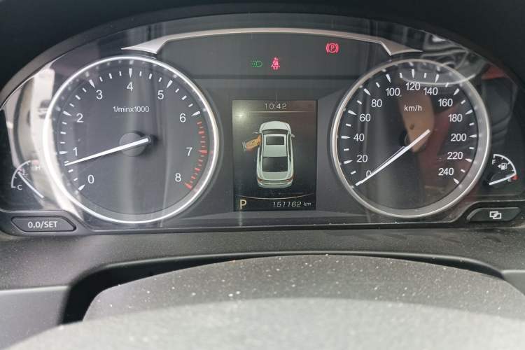 Used Geely Auto Emgrand GT 2015 1.8T Premium Model Odometer Close Up