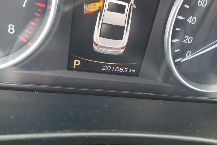 Used Geely Auto Emgrand GT 2015 1.8T Flagship Model Odometer Close Up