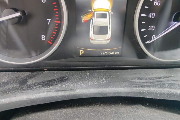 Used Geely Auto Emgrand GT 2015 1.8T Comfort Model Odometer Close Up