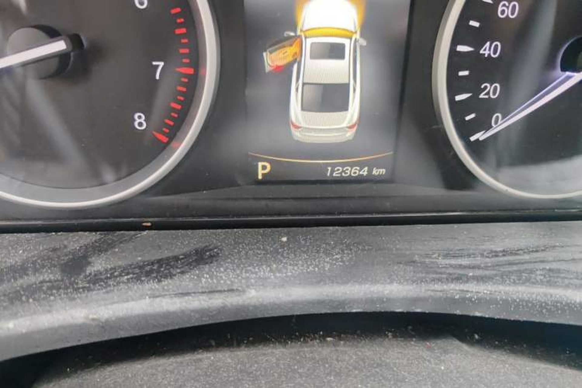 Used Geely Auto Emgrand GT 2015 1.8T Comfort Model Odometer Close Up