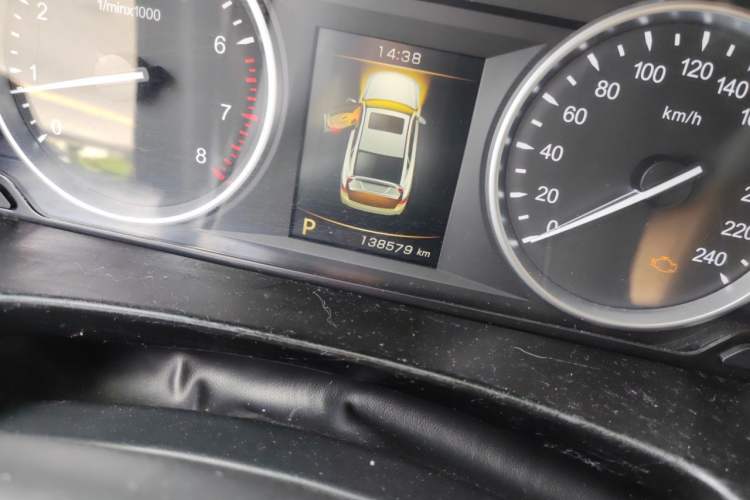 Used Geely Auto Emgrand GT 2015 2.4L Standard Edition Odometer Close Up