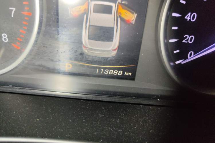 Used Geely Auto Emgrand GT 2015 2.4L Comfort Model Odometer Close Up