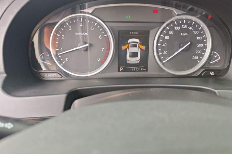Used Geely Auto Emgrand GT 2015 1.8T Premium Model Odometer Close Up