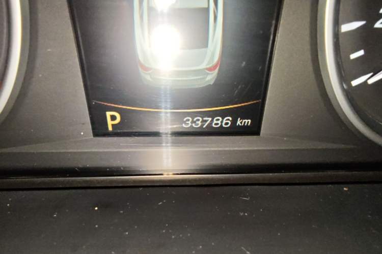 Used Geely Auto Emgrand GT 2015 2.4L Comfort Model Odometer Close Up
