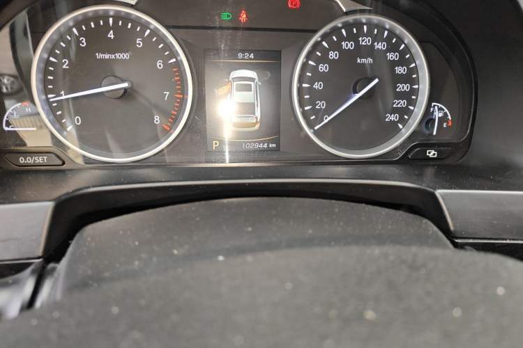 Used Geely Auto Emgrand GT 2015 2.4L Luxury Model Odometer Close Up