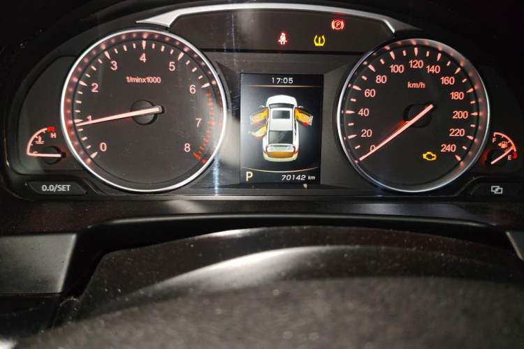 Used Geely Auto Emgrand GT 2015 2.4L Comfort Model Odometer Close Up
