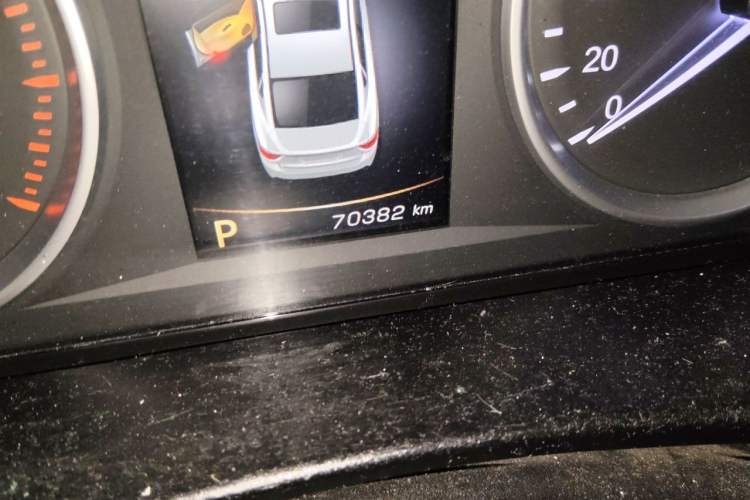 Used Geely Auto Emgrand GT 2015 2.4L Comfort Model Odometer Close Up