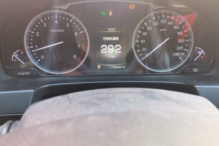 Used Geely Auto Emgrand GT 2015 1.8T Flagship Model Odometer Close Up