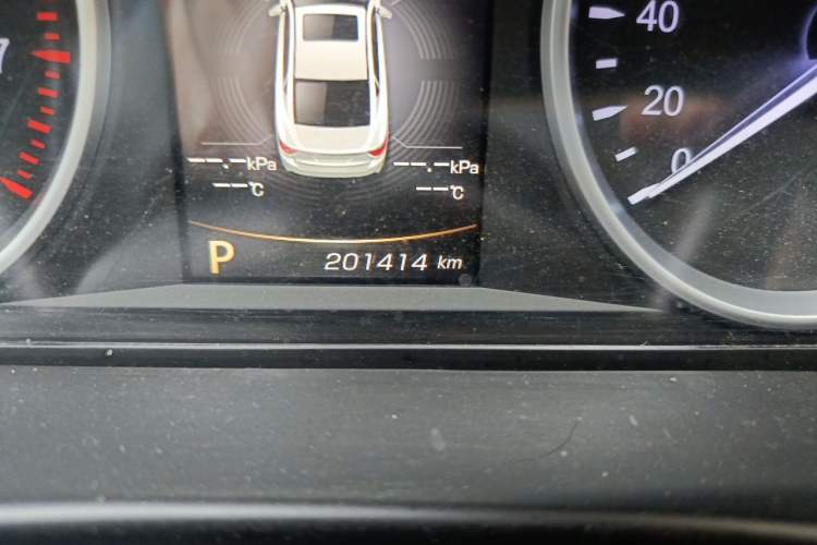 Used Geely Auto Emgrand GT 2015 2.4L Comfort Model Odometer Close Up