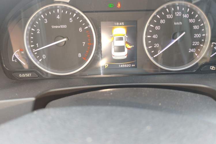 Used Geely Auto Emgrand GT 2015 2.4L Luxury Model Odometer Close Up