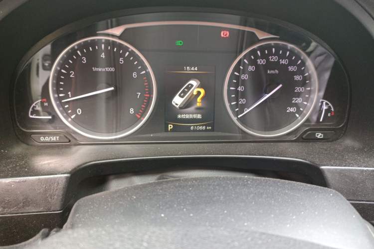 Used Geely Auto Emgrand GT 2015 1.8T Premium Model Odometer Close Up