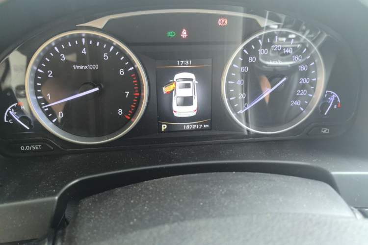 Used Geely Auto Emgrand GT 2015 1.8T Flagship Model Odometer Close Up