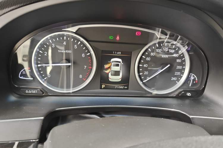 Used Geely Auto Emgrand GT 2015 1.8T Flagship Model Odometer Close Up