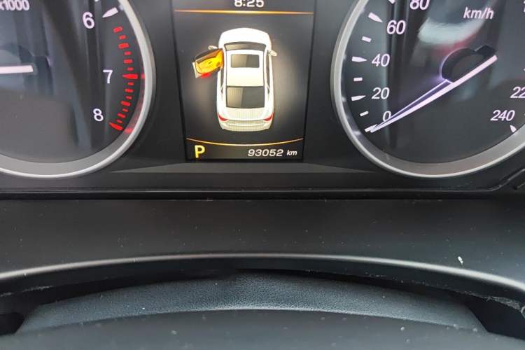 Used Geely Auto Emgrand GT 2015 1.8T Premium Model Odometer Close Up