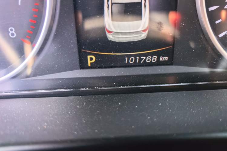 Used Geely Auto Emgrand GT 2015 1.8T Luxury Model Odometer Close Up