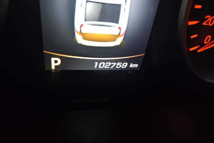 Used Geely Auto Emgrand GT 2015 1.8T Flagship Model Odometer Close Up