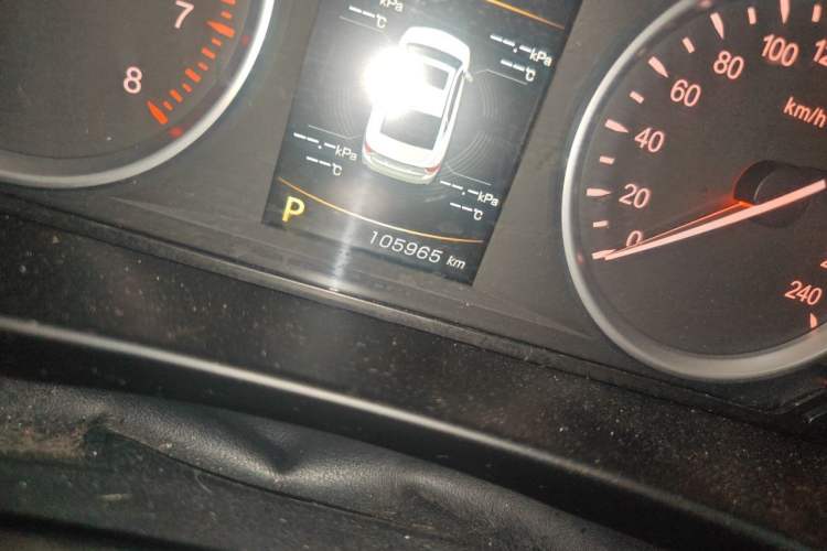 Used Geely Auto Emgrand GT 2015 1.8T Premium Model Odometer Close Up