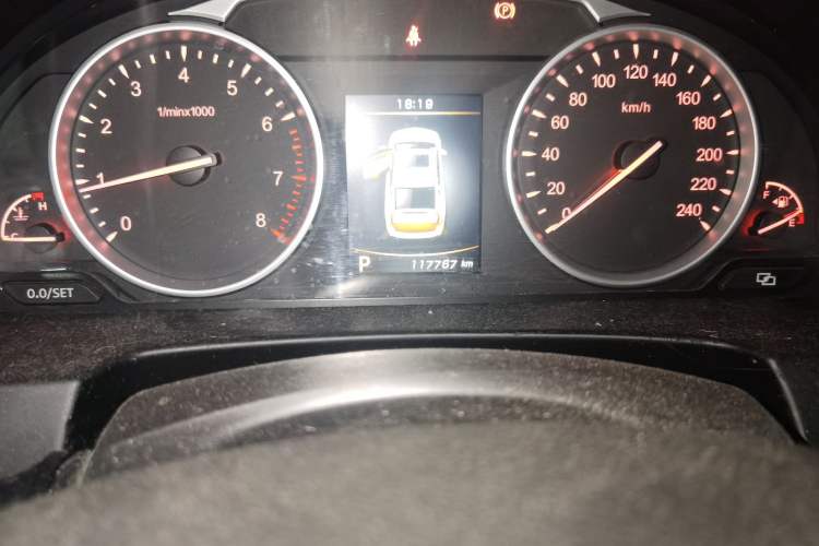 Used Geely Auto Emgrand GT 2015 2.4L Comfort Model Odometer Close Up