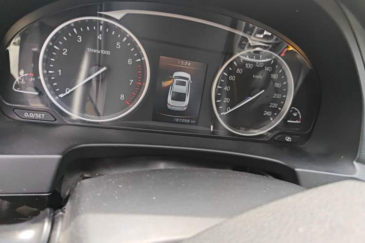 Used Geely Auto Emgrand GT 2015 2.4L Luxury Model Odometer Close Up