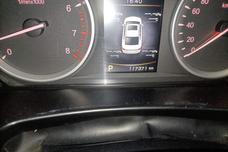 Used Geely Auto Emgrand GT 2015 1.8T Premium Model Odometer Close Up