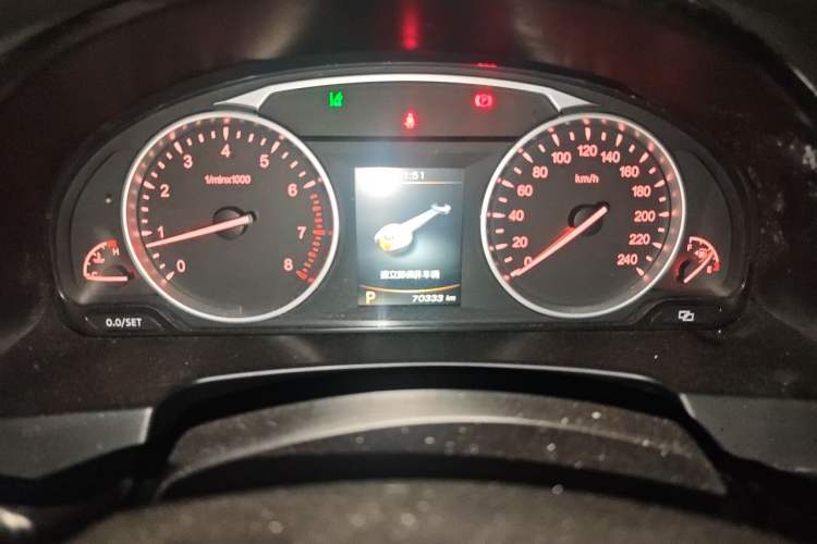 Used Geely Auto Emgrand GT 2015 1.8T Flagship Model Odometer Close Up