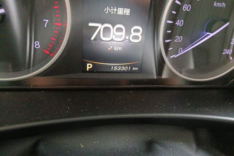 Used Geely Auto Emgrand GT 2015 1.8T Premium Model Odometer Close Up
