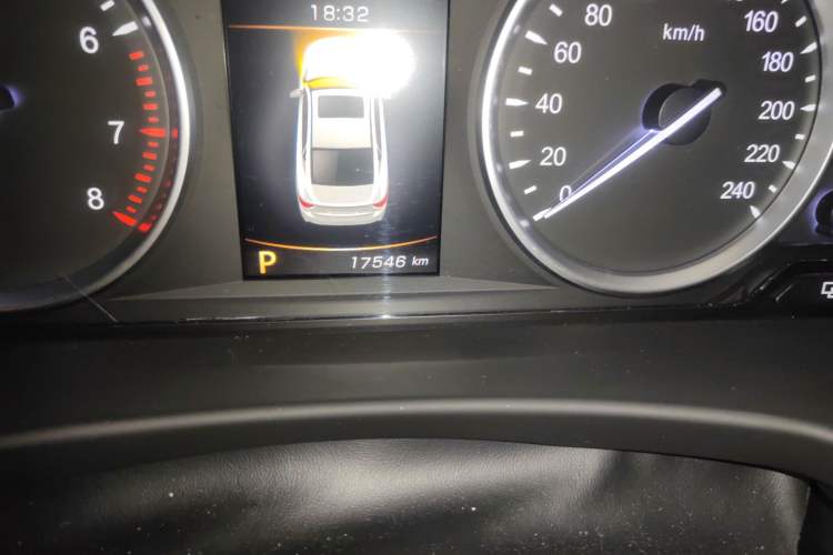 Used Geely Auto Emgrand GT 2015 1.8T Premium Model Odometer Close Up