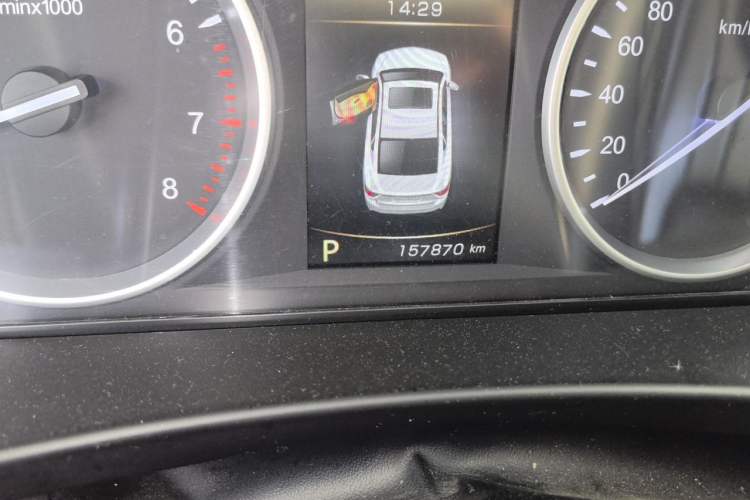 Used Geely Auto Emgrand GT 2015 1.8T Premium Model Odometer Close Up