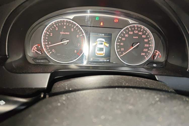 Used Geely Auto Emgrand GT 2015 1.8T Premium Model Odometer Close Up