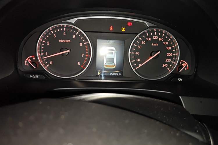 Used Geely Auto Emgrand GT 2015 2.4L Luxury Model Odometer Close Up