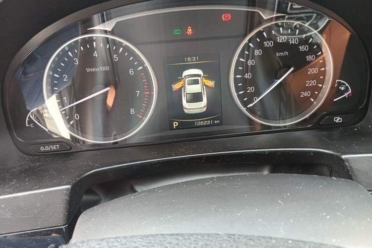Used Geely Auto Emgrand GT 2015 1.8T Premium Model Odometer Close Up