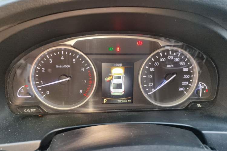 Used Geely Auto Emgrand GT 2015 1.8T Premium Model Odometer Close Up