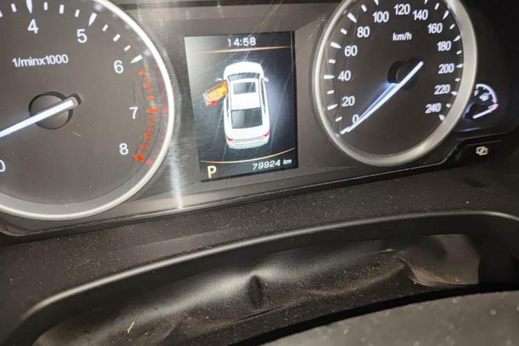 Used Geely Auto Emgrand GT 2015 1.8T Luxury Model Odometer Close Up