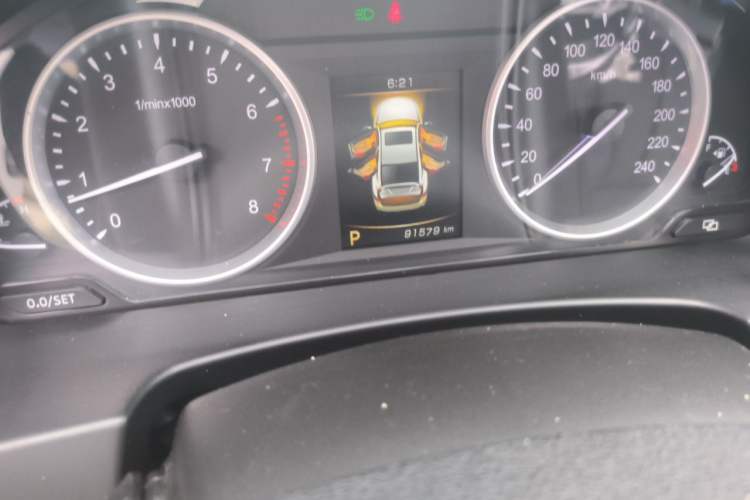 Used Geely Auto Emgrand GT 2015 1.8T Comfort Model Odometer Close Up