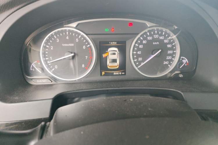 Used Geely Auto Emgrand GT 2015 2.4L Comfort Model Odometer Close Up