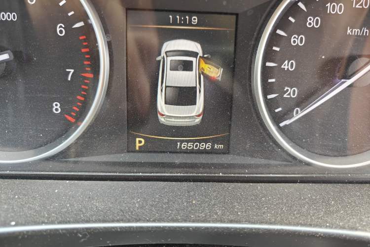Used Geely Auto Emgrand GT 2015 1.8T Flagship Model Odometer Close Up