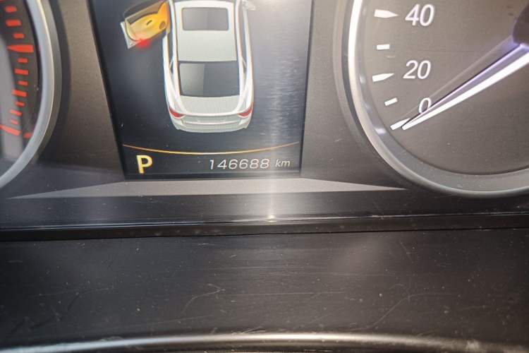 Used Geely Auto Emgrand GT 2015 1.8T Premium Model Odometer Close Up