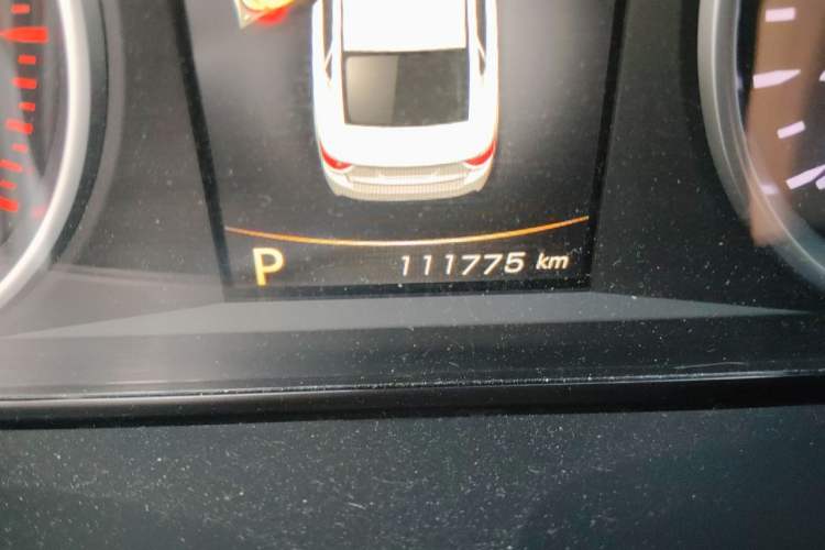 Used Geely Auto Emgrand GT 2015 1.8T Flagship Model Odometer Close Up
