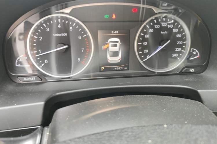 Used Geely Auto Emgrand GT 2015 1.8T Comfort Model Odometer Close Up
